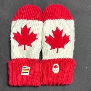 Hudson’s Bay Olympic Canada Maple Leaf Knit Mittens Fleece Lined Adult S/M 2016